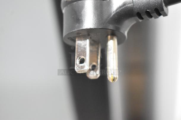 Close-up of a plug for True TSCI-600R-G-PH cooler, showing a standard 115-volt, 1-phase, 3-prong design.