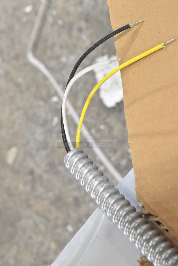 Brand new ServIt 423SW36THA 36" strip warmer wiring. Scratch and dent condition. Single toggle control, 120V, 1 phase.