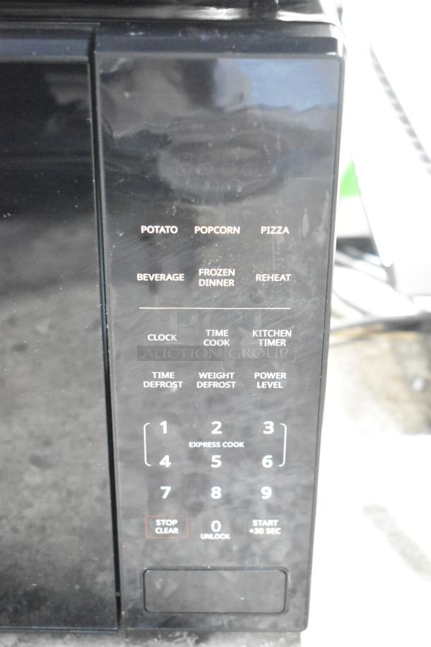 Mainstays MS8436193153-01 countertop microwave with keypad. Features include presets for popcorn, pizza, and defrost.