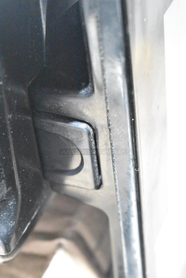 2017 Hobart HTi-7LH26 commercial countertop scale, black casing, tested and working, for 120/208-240 volts.