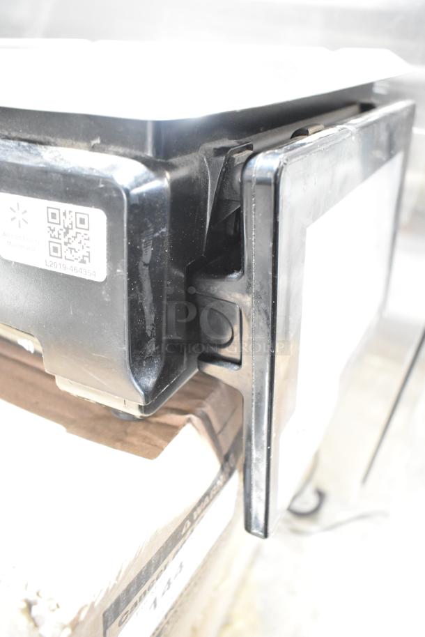 2017 Hobart HTi-7LH26 commercial countertop scale, tested and working. Features QR code and label "L2019-464354".