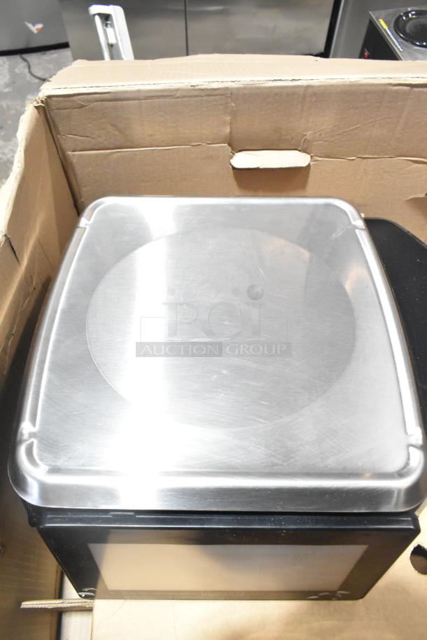 2017 Hobart HTi-7LH26 commercial countertop scale, silver, 120/208-240V, 1 phase, in box, tested and working.