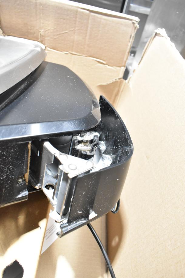 2017 Hobart HTi-7LH26 countertop scale, tested and working, in cardboard packaging. Black finish, 120/208-240V, 1 phase.