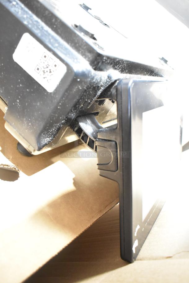 2017 Hobart HTi-7LH26 commercial countertop scale, visible markings, tested/working condition, 120/208-240V, 1 Phase.