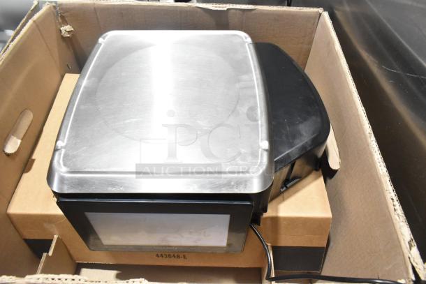 2017 Hobart HTi-7LH26 commercial countertop scale, stainless steel, tested, working, in cardboard box. 120/208-240V, 1 phase.