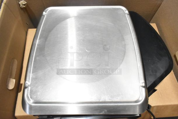 2017 Hobart HTi-7LH26 commercial countertop scale, silver, stainless steel, tested, working. Model: HTi-7LH26.