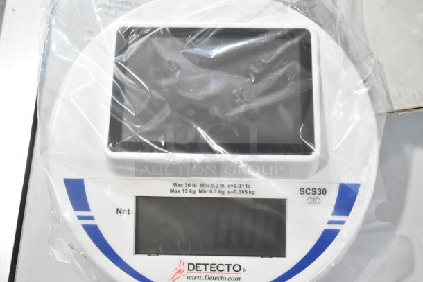 Detecto SCS30 digital solar hanging scale, new condition, max 30 lb/15 kg, with protective packaging and clear display.