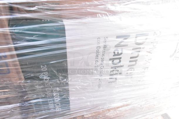 Plastic-wrapped package of 20 packs of dinner napkins, 2-ply, with visible text in Spanish, indicating new scratch and dent items.