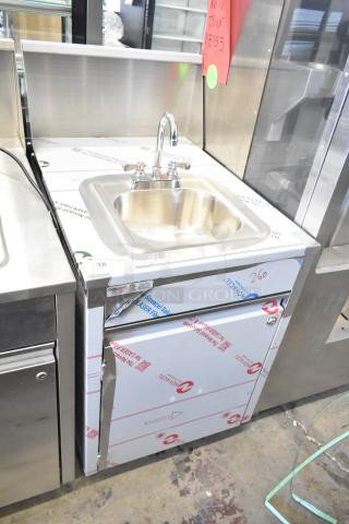 BRAND NEW! QualServ WMSC24MS Commercial Single Bay Portable Sink on Commercial Casters. 120 Volts, 1 Phase.