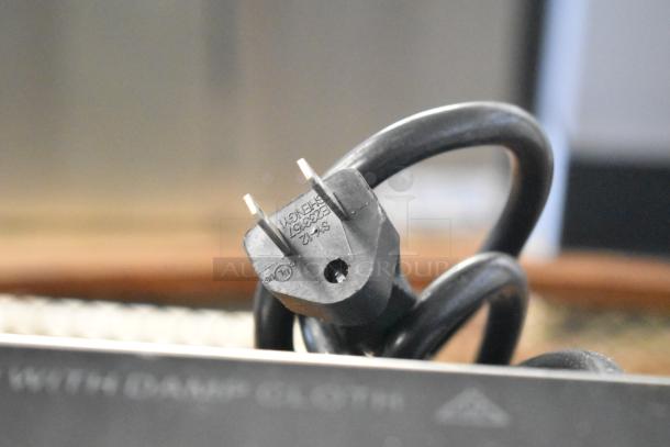 Chic Chefs CC-050S induction range plug, shows "120V" marking, part of the 2017 countertop single burner model.