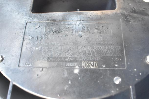 Proctor Silex countertop beverage dispenser, 115V, 1 phase. Series F0852JZ. Scratch and dent condition. Marked for commercial use.