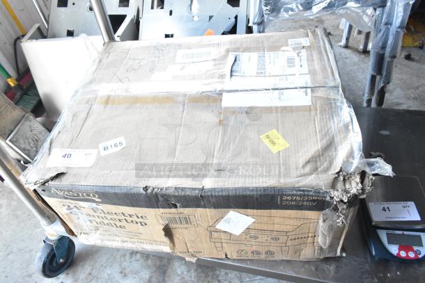 Brand new Avantco 177EG24N 24" electric countertop griddle in damaged box. Scratch and dent condition, 208/240V, 1 phase.