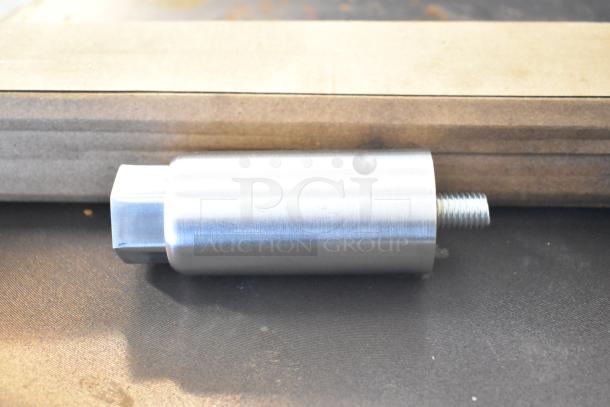 Avantco 177EG24N 24" electric countertop griddle, new with scratch and dent flaws. 208/240V, 1 Phase.