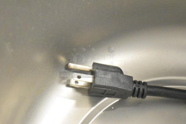 Brand new Wells SS10ULTDCI Drop In Food Warmer, 120V, 1 Phase, minor scratches, includes control panel.