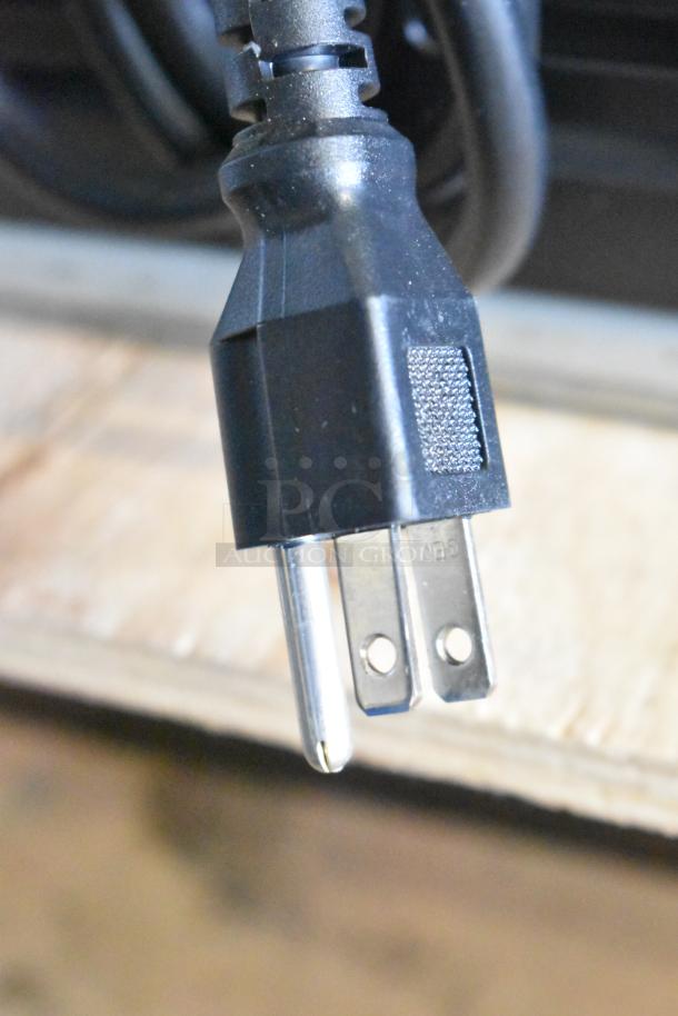 Close-up of a power plug for the 2023 Avantco 178APT36MHC commercial refrigerated sandwich prep table. 115 Volts, 1 Phase.