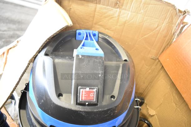 BRAND NEW Lavex 944BJ162216G 16 Gallon Stainless Steel Wet/Dry Vacuum with Toolkit. Scratch and dent condition.