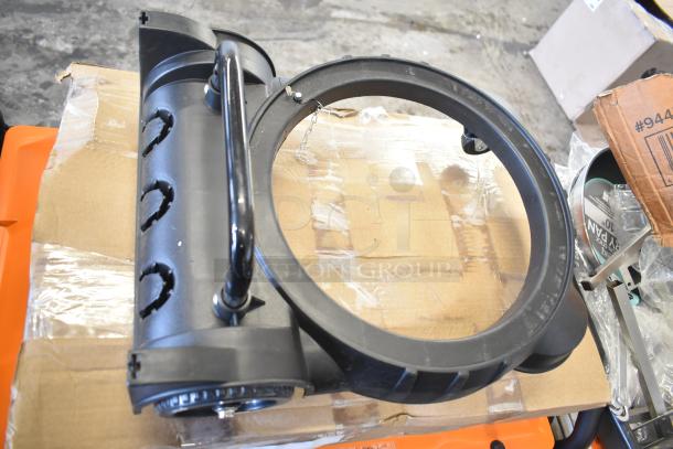 Lavex 944BJ162216G 16 Gallon stainless steel wet/dry vacuum, new with scratches, toolkit included, 100-120V, 1 phase.