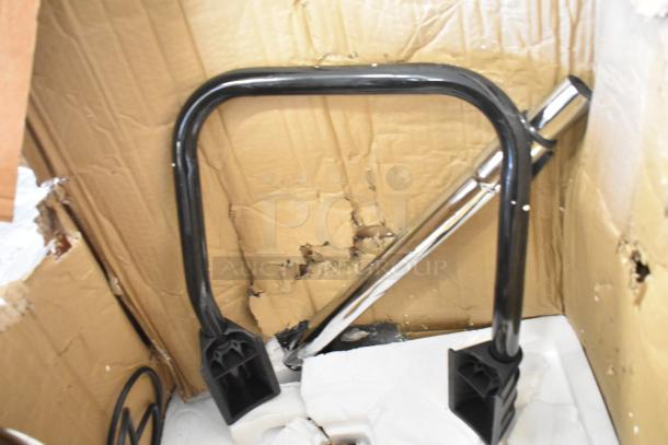 BRAND NEW Lavex 944BJ162216G 16 Gallon Stainless Steel Wet/Dry Vacuum, toolkit. Scratch and dent condition, 100-120V.