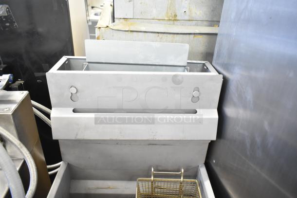 2022 Copper Beech CBF-40 gas deep fat fryer with 2 metal fry baskets, 90,000 BTU, commercial floor model.