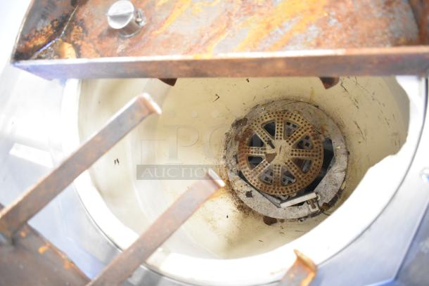 Toastmaster TCT-1627 R Tandoori Oven, ceramic interior, natural gas, 85,500 BTU, visible wear, commercial-grade cooking appliance.