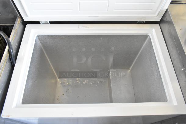 Hotpoint HHM7SRBWW chest freezer, 115 volts, 1 phase, open lid, visible interior, clean, great condition.