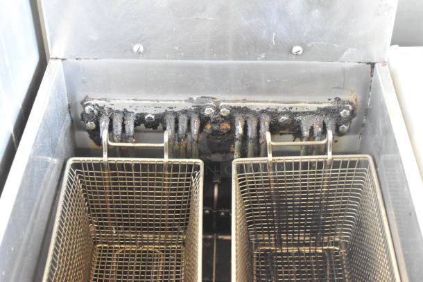 2018 Pitco Frialator SE14 commercial electric deep fat fryer, dual baskets, used condition, 208V, 3-phase.