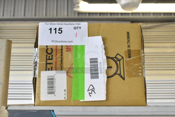 Cardinal Detecto PT-5-SR 5 lb. stainless steel portion control scale in box with visible scratch and dent label.