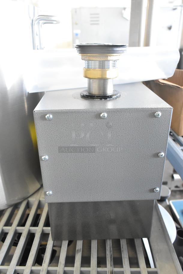 BRAND NEW Hatco FR-9 Food Rethermalizer/Bain Marie Heater, 208V, Dual Phase, minor scratches.