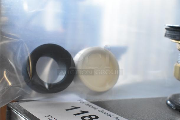 Hatco FR-9 Food Rethermalizer, 208V, scratch and dent condition, includes components in original packaging.