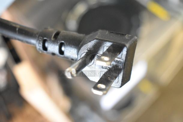Alto-Shaam 100-HWD643 power plug, 3-prong. Part of the brand new Scratch and Dent hot food well unit. 120V, 1 phase.