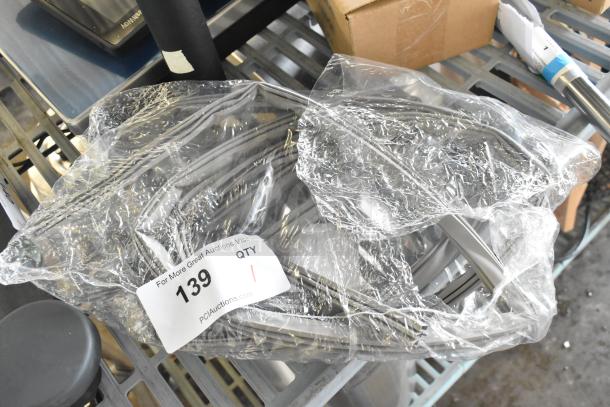 Brand new Metro RPC07-104 door gasket 461RPC07104, in packaging, slightly scratched; includes auction label.