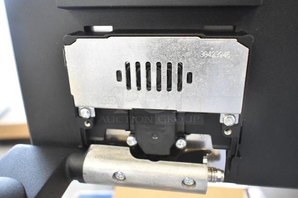 Mettler Toledo FreshWay AM-6127C produce scale, metal back panel and serial number 39423946, new scratch and dent condition.