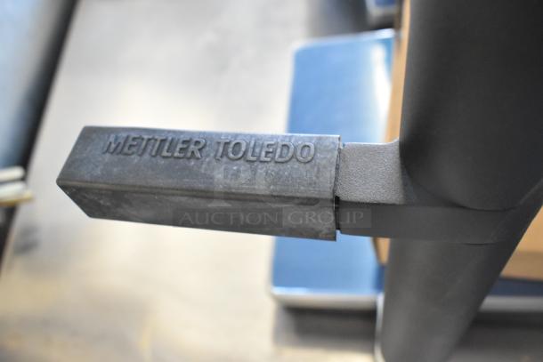 Brand new Mettler Toledo FreshWay AM-6127C digital produce scale with minor scratches, 100-240V, tested and working.