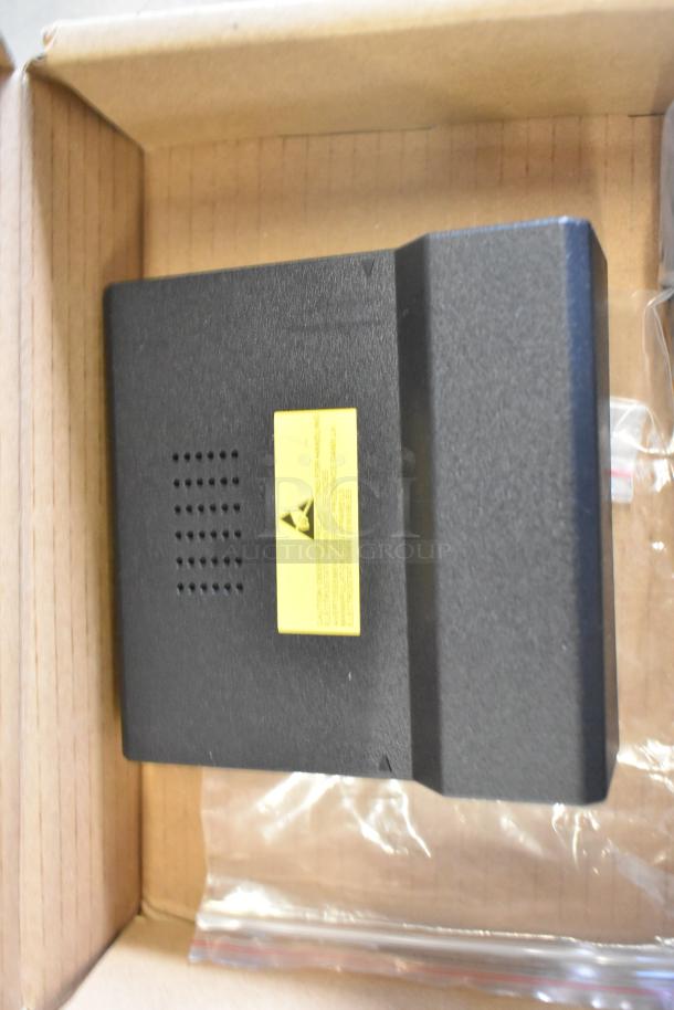 BRAND NEW Mettler Toledo FreshWay AM-6127C Produce Scale, digital, 100-240V, tested, with protective packaging and caution label.