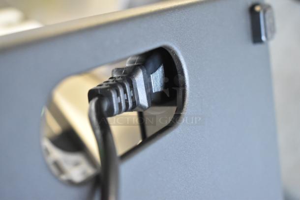 Plug connected to the back of a Mettler Toledo FreshWay AM-6127C scale. Scratch and dent condition.