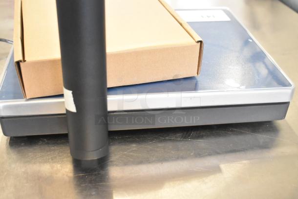 BRAND NEW Mettler Toledo FreshWay AM-6127C produce scale, 100-240V, 1 Phase, tested and working, slight scratches.