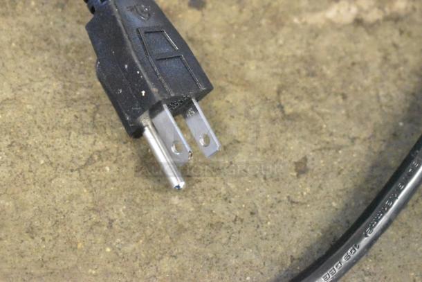 Power plug of Bunn CW15-APS Pourover Airpot Coffee Brewer. Scratches visible, new condition, 120 Volts, 1 Phase.