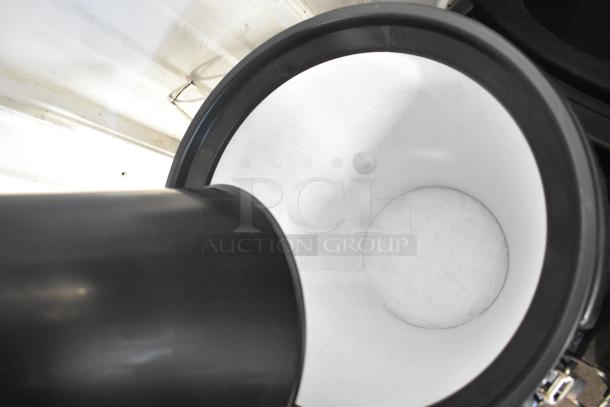 Viper SN18WD Shovelnose Wet/Dry Vacuum, 120V, 1 Phase. Interior view highlighting clean, spacious vacuum chamber.