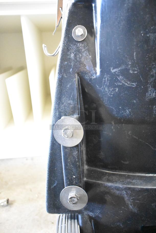 Viper SN18WD Shovelnose Wet/Dry Vacuum, black body, metal fasteners, 120 Volts, 1 Phase, visible wear, solid condition.