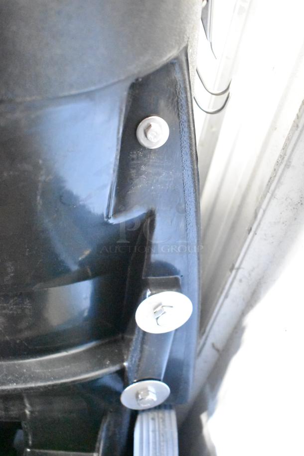 Viper SN18WD Shovelnose wet/dry vacuum, close-up view of black exterior with visible bolts, in good condition.