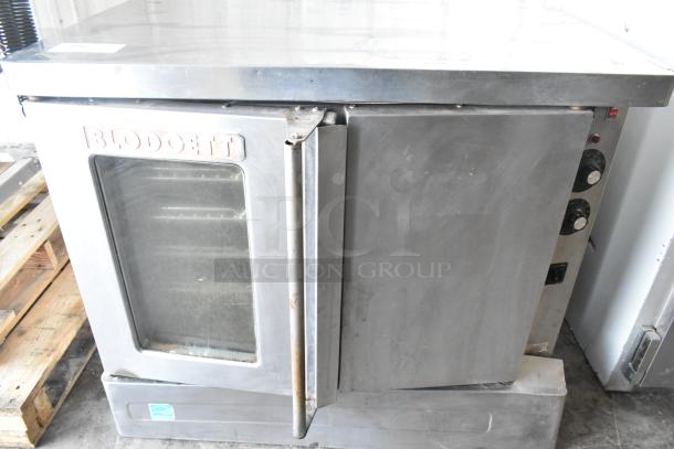 Blodgett commercial full-size convection oven with solid and view-through doors, thermostatic controls; used condition.