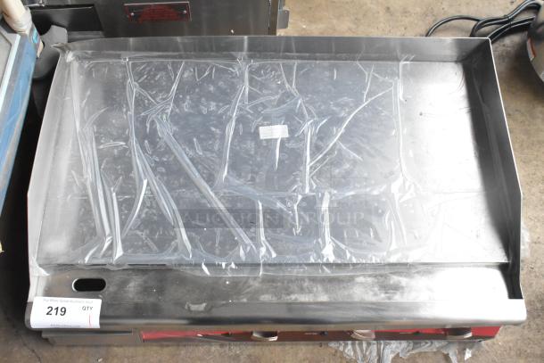 Avantco 177EG30N 30" electric countertop griddle, brand new condition, scratch and dent version, 208/240 volts, 1 phase.