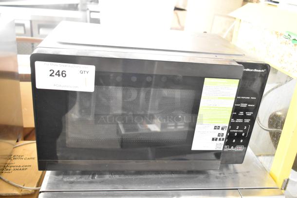 Hamilton Beach HB8436127995-02 countertop microwave oven, with plate. Digital controls, black finish, 120 volts, 1 phase.