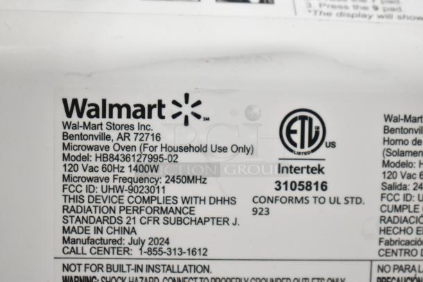 Label of Hamilton Beach HB8436127995-02 microwave, 120V, 60Hz, 1400W, household use with compliance and manufacturer details.