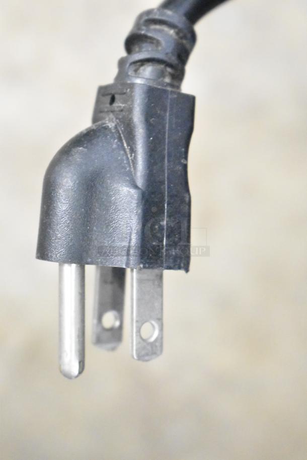 The image shows a close-up of a black electrical plug for the Avantco UBB-24-60G bar cooler, indicating 115 volts, 1 phase.