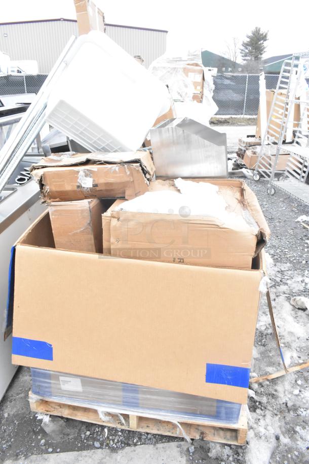 9 new scratch and dent items including Cambro catering case, bun warmer, trays, and ingredient bin on a pallet.