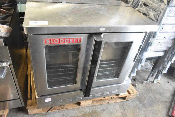 Brand new Blodgett ZEPHAIRE-200-G convection oven; natural gas, view doors, thermostatic controls. Scratch and dent condition.