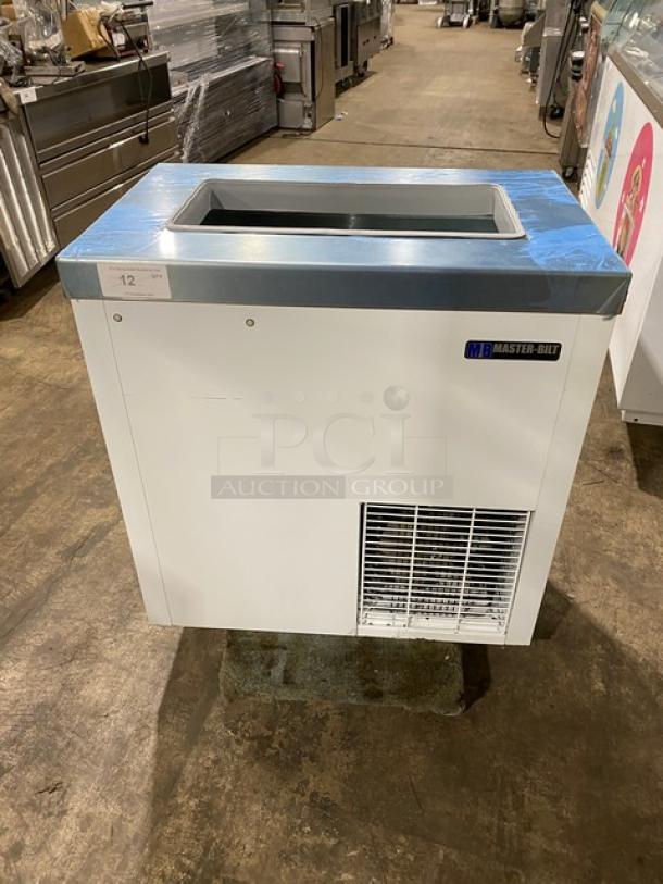 NEW Master-Bilt DC-2S Ice Cream Dipping Cabinet, 32" white, flip lid, 115V, SN: 0006098-32166-C, excellent condition.