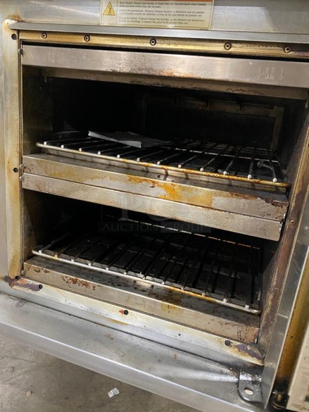 Alto-Shaam Vector-H Series VMC-H2 commercial electric oven with dual cooking chambers, stainless steel, model 2021.