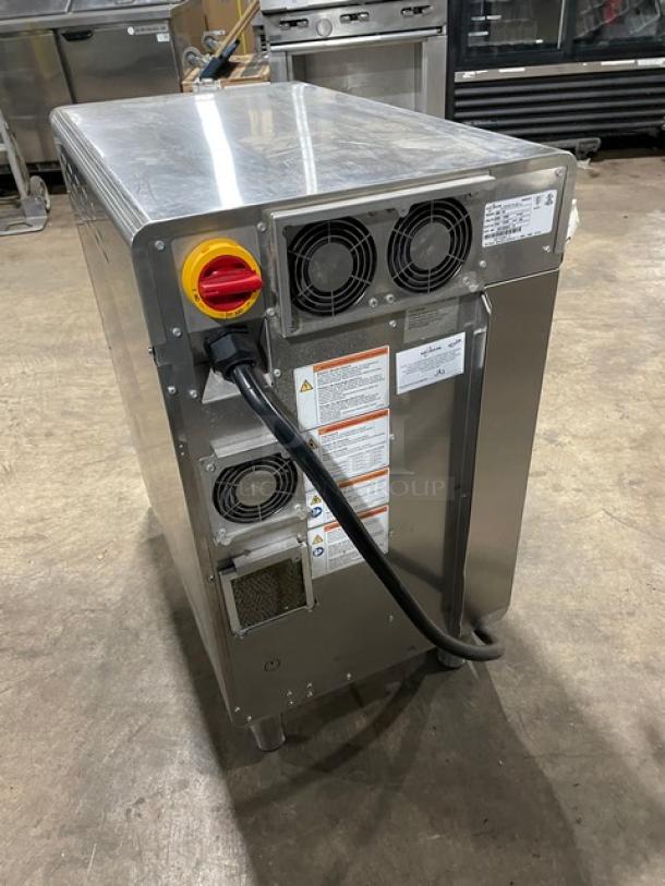 Alto-Shaam 2021 Vector-H Series stainless steel electric countertop oven, model VMC-H3, with three cooking zones.